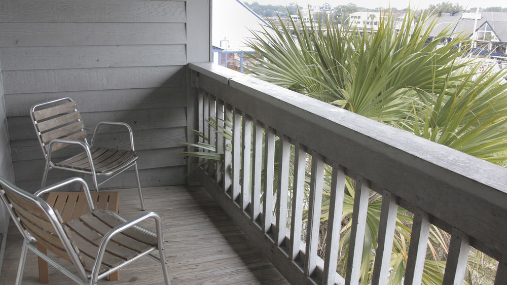 Shem Creek Inn Mount Pleasant Exterior photo